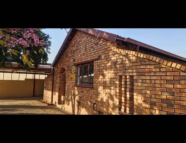 3 BEDROOM FREESTANDING FOR SALE IN MAHUBE VALLEY